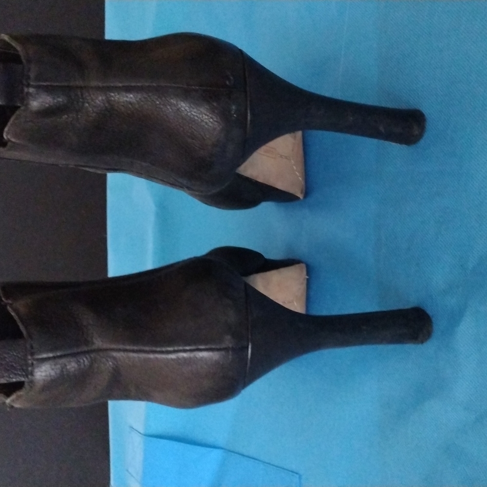 Vince Camuto platform leather pull on ankle boots in great condition - Picture 3 of 7